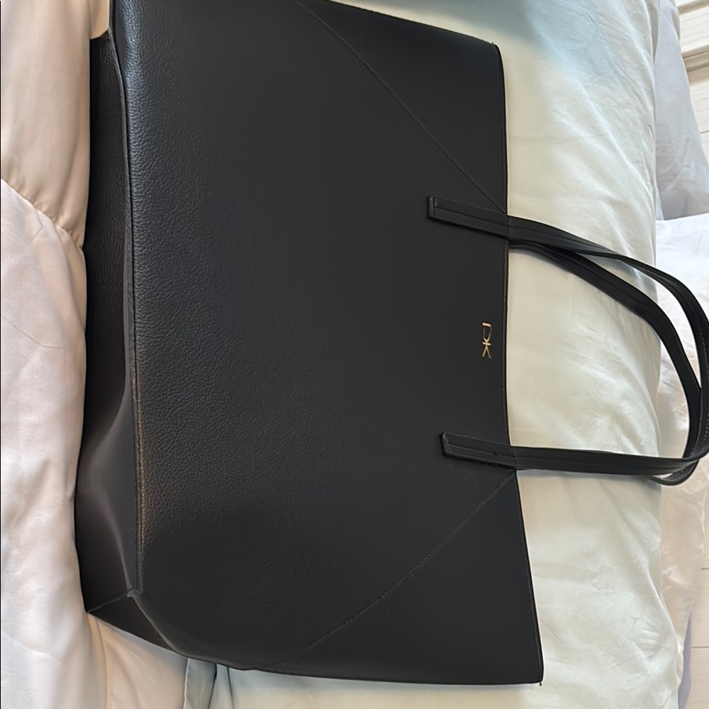 DKNY Black Tote Bag Sleek Minimalist Design